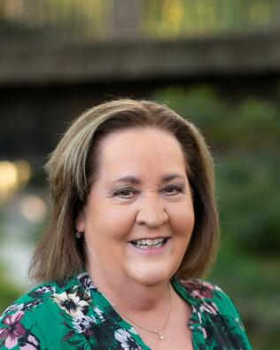 Headshot of Nora Looney