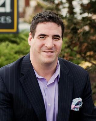 Headshot of Aaron Piscioneri