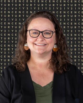 Headshot of Lori Holder
