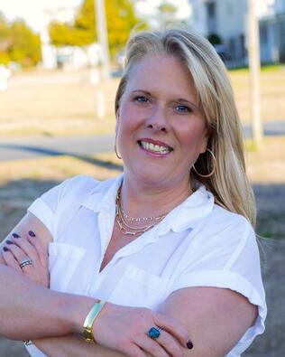 Headshot of Michelle Spratley