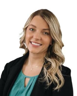 Headshot of Roxanna Rogers