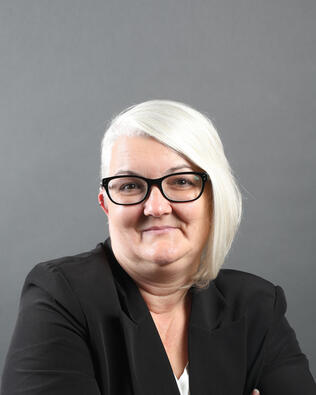 Headshot of Roberta Pickrel