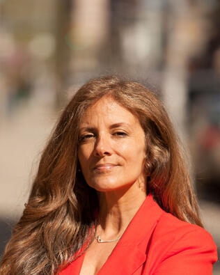 Headshot of Lisa Simonelli