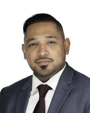 Headshot of Steven Arizaga