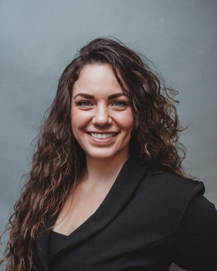 Headshot of Elizabeth Lucia