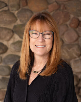 Headshot of Bonnie Bellin
