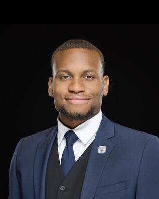 Headshot of Lasky Loppe