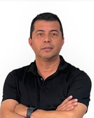 Headshot of Alex Castillo