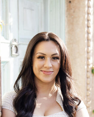 Headshot of Jenny Baethke