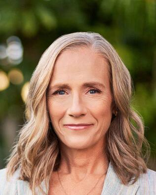 Headshot of Christine Kueneke