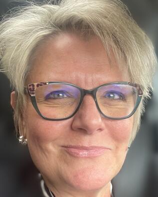 Headshot of Rhonda Cuthbertson