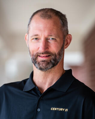 Headshot of Stuart Phillips