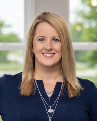 Headshot of Lauren Younga