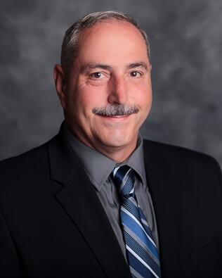 Headshot of Steven Zang