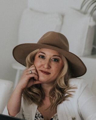 Headshot of Caroline Pinkston Miller