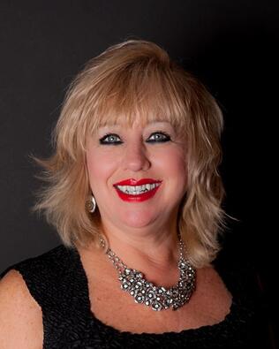 Headshot of Cindy Farley