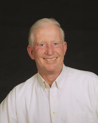 Headshot of Robert Bennett