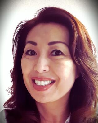 Headshot of Hitomi Ozawa Simmons