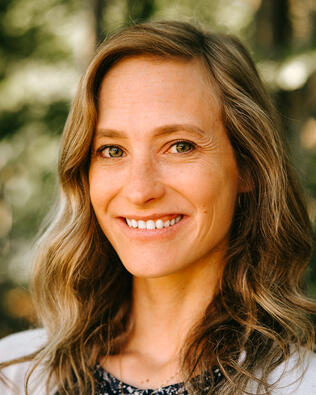 Headshot of Katherine Hutt