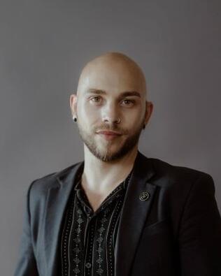 Headshot of Rob Valdovinos