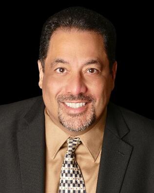 Headshot of Roberto Portales