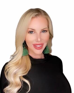 Headshot of Kellye Adams