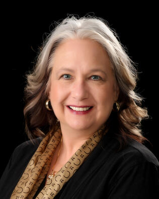Headshot of Tracy Dachs