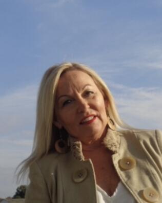 Headshot of Donna Cheek