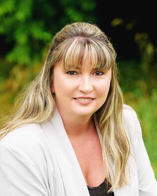 Headshot of Theresa Diffenderfer