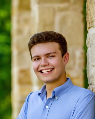 Headshot of Zachary Bays