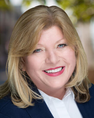Headshot of Maureen Cunningham