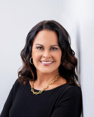 Headshot of Stacy Feltman