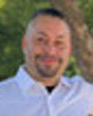 Headshot of Edwin Cruz