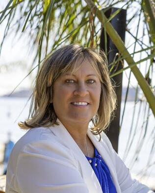 Headshot of Karen Stefanides