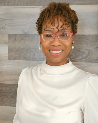 Headshot of Louise Hill