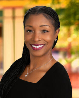 Headshot of Toria Smith