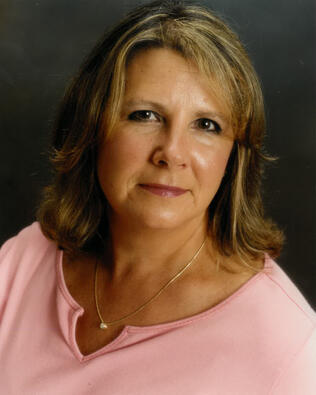 Headshot of Elizabeth Gollehon