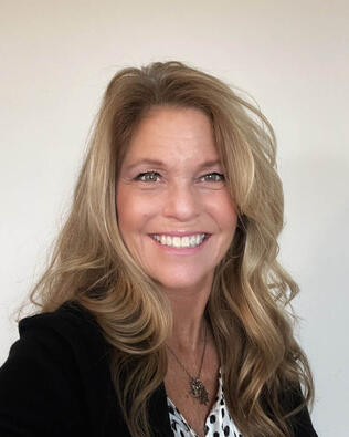 Headshot of Kristen VanDeventer