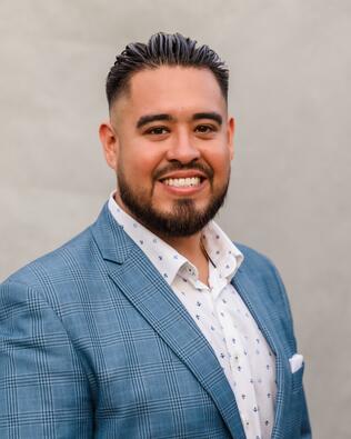 Headshot of Steven Arellano