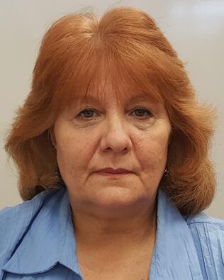 Headshot of Vivian Novak
