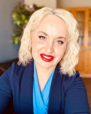 Headshot of Oxana Maitre
