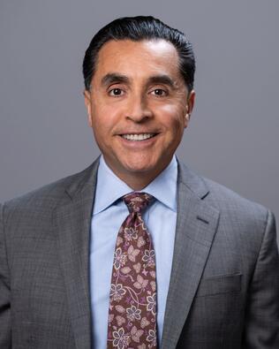 Headshot of Hector Hernandez