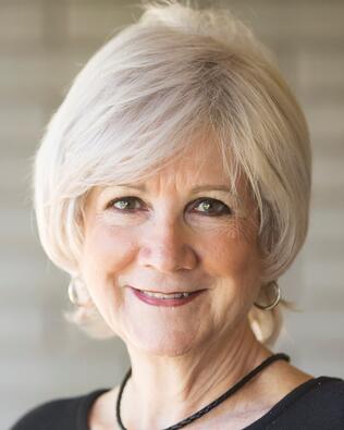 Headshot of Sue Gardner