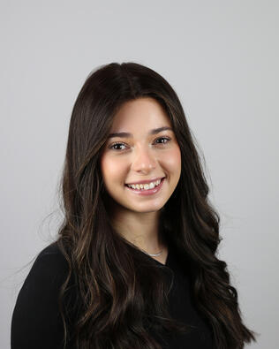 Headshot of Nelly Pearlman