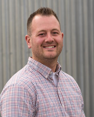 Headshot of Travis Feldewerd