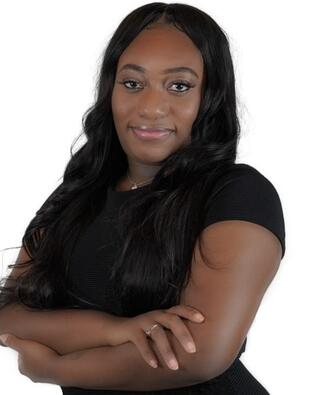 Headshot of KIKI HICKS
