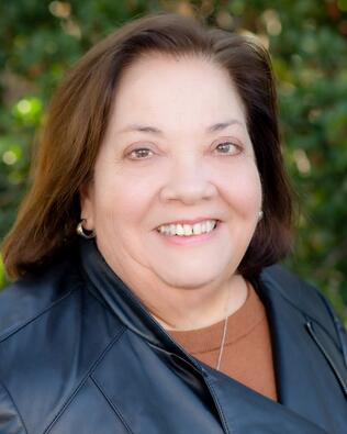 Headshot of Cyndy Decker