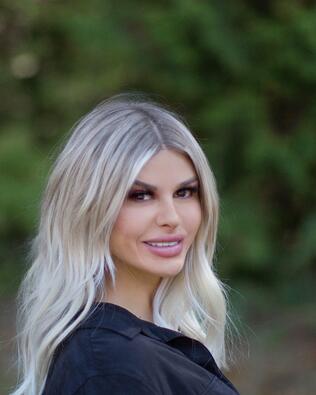 Headshot of Esther Fishchuk