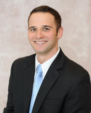 Headshot of Dustin Hanks
