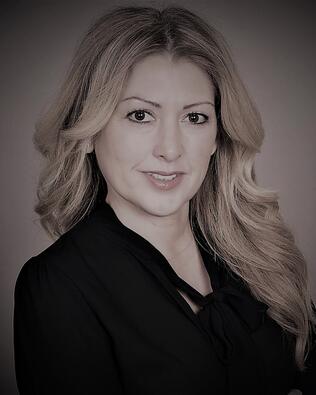 Headshot of Roslyn Nelson